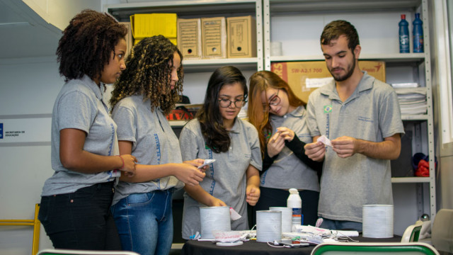 Dupla Escola - Colégio Hebe Camargo